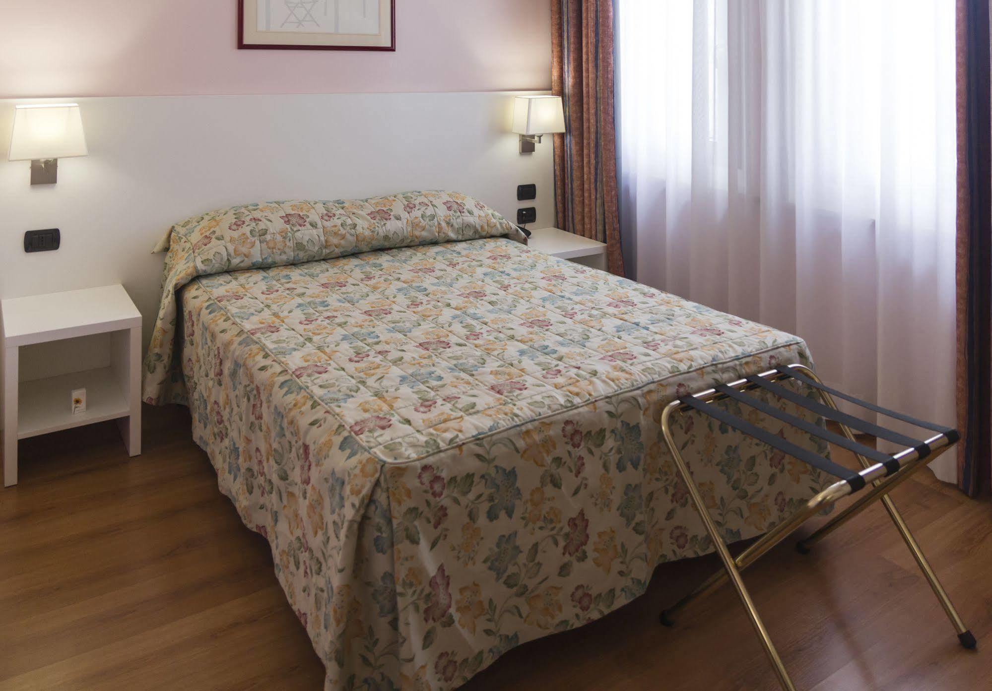 Hotel Pico Mirandola Extérieur photo