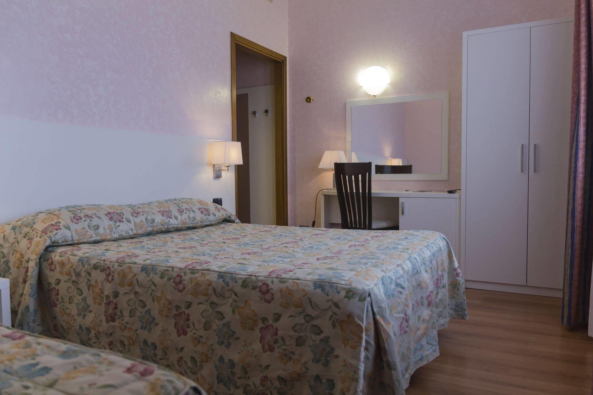 Hotel Pico Mirandola Extérieur photo